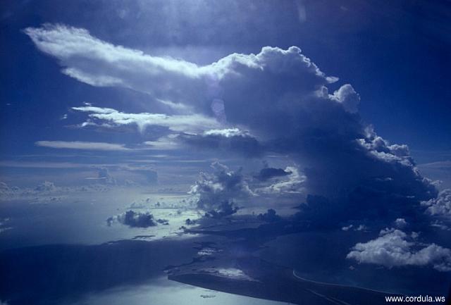 Cordula's Web. NOAA. Strange clouds formation.
