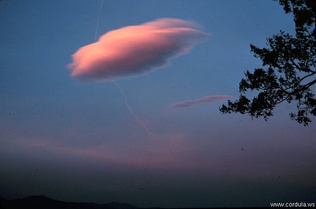 Cordula's Web. NOAA. Wave cloud east of Mt. Mitchell, Flat Top Mountain, North Carolina.