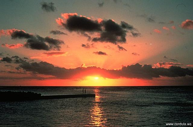 Cordula's Web. NOAA. Sunset with shadow bands.