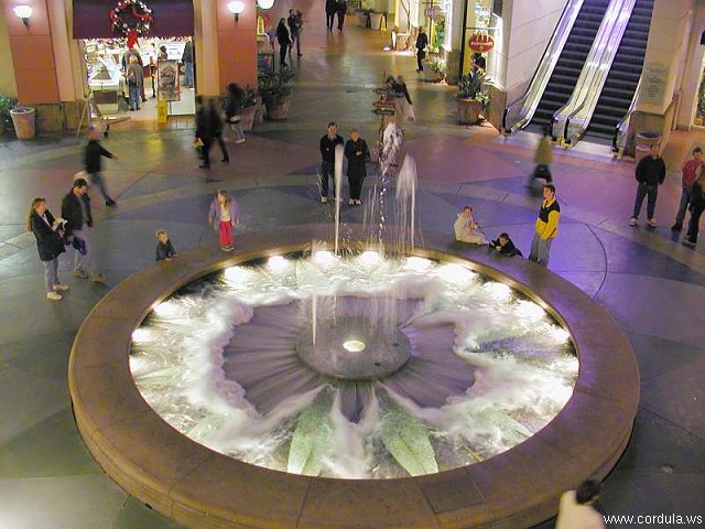 Cordula's Web. PDPHOTO.ORG. A Fountain in a Mall.